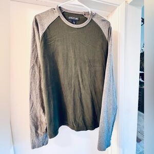 Structure Long-Sleeve Raglan Shirt in Olive Green and Gray